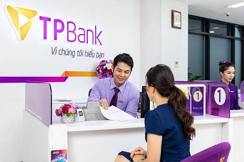 Khách hàng vay tín chấp theo lương tại TPBank sẽ được hướng dẫn tận tình