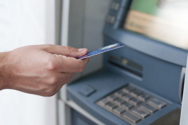 Rút tiền ATM khác ngân hàng